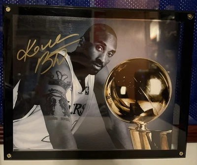 Foto firmada por Kobe Bryant de 8x10 con certificado de autenticidad Foto 1 de 2