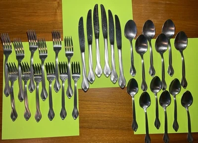 30 pc ONEIDA * SATIN TRIBECA * STAINLESS FLATWARE 6 PLACE SETTINGS - Image 1 of 4