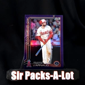 Actualización Topps 2025 US33 Travis D' Arnaud lámina púrpura paralelo #'d 103/250 - Imagen 1 de 4