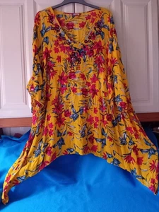 "JOE BROWNS"SZ.32.BLOUSE/TOP."TROPICAL"COLOUR MIX.3/4 SLVS.V.NECK.CHEST 70". - Picture 1 of 4