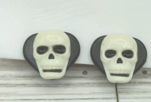 Vintage Plastic Clip-on Skull Halloween Earrings 1980's Kids/Teens - Picture 1 of 5