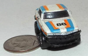 Kleine Micro Machine Kunststoff Mercedes-Benz 450 SL Rallye Auto Nummer 88 (getragen) - Bild 1 von 3