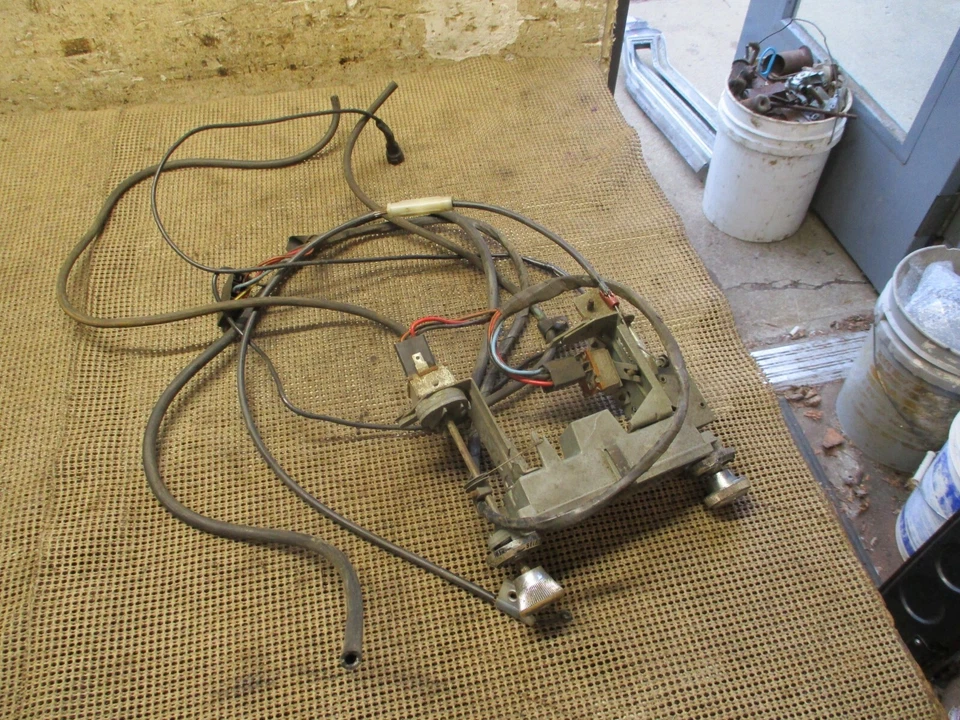 1967 1968 Pontiac Bonneville Catalina G/P Executive HVAC Non A/C Heat Controller - Image 1 of 4