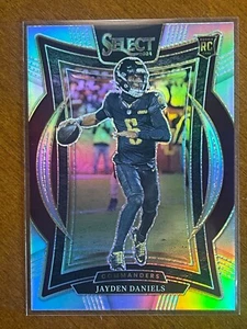 Panini Select #26 Jayden Daniels Concourse Level Silver Prizm RC 2024 - Imagen 1 de 2