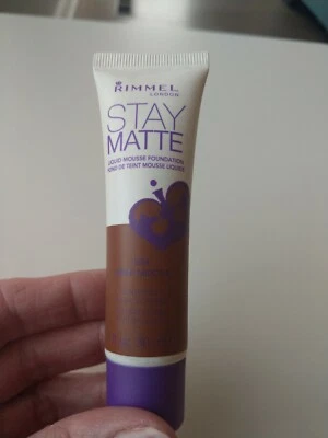 Rimmel London Stay 哑光液体慕斯粉底,504 深摩卡 全新 — 第 1/4 张图片