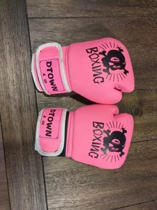 DTown Girls 4oz Pink Training Boxing Gloves - Ages 3 to 7 - Picture 1 of 2