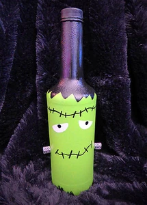 Decoración de botella de vino verde reciclado de Halloween FRANKENSTEIN con pernos para el cuello - Imagen 1 de 3