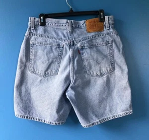 90's Women’s Size 12 Regular Vintage Levi’s Blue Denim Shorts Relaxed Fit - Picture 1 of 12