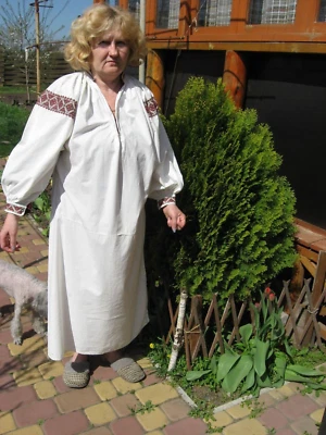 Hecho a mano antiguo vintage bordado popular campesino Ucrania etnodresshirta  Foto 1 de 4