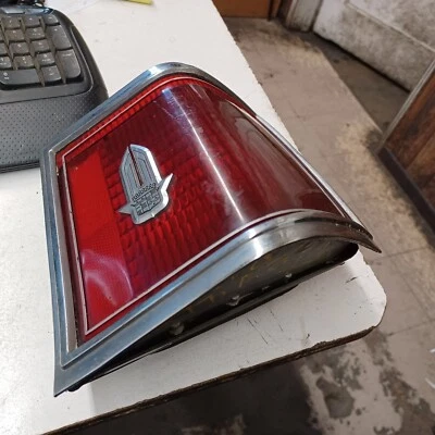 Luz trasera Cadillac Sevilla 1976 1977 76-77 luz trasera Cadillac Seville derecha 77 76 Foto 1 de 4