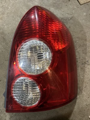 Luz trasera lateral derecha Mazda PROTEGE5 2002 2003 Protege 5 pasajeros OEM Foto 1 de 4