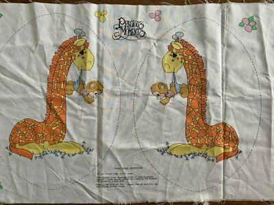 Almohada y apliques de panel de tela Precious Moments para jirafa y mono Foto 1 de 2