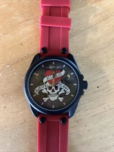 Orologio Ed Hardy Uomo Cinturino Silicone Rosso Nero 46mm Love Kills Lentamente Funzionante - Foto 1 di 6