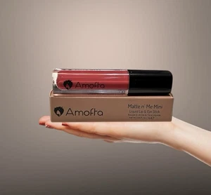 Amofta New Beauty Matte N Me Mini Stick liquido labbra e occhi 0,06 fl oz 1001 notti - Foto 1 di 3
