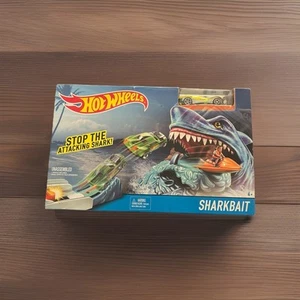 Hot Wheels SHARK BAIT Play Car & Track Set Boys 4+ Race Cars New 2016 - Picture 1 of 6