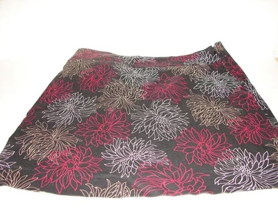 Saia elástica feminina Rafaella preta vermelha floral tamanho 12 - Imagem 1 de 4