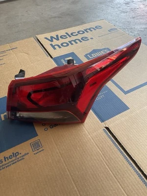 Luz trasera lateral derecha para pasajero Hyundai Accent 2018-2022 92402-J0010 OEM Foto 1 de 4