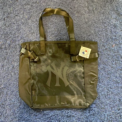 MLB Black Mesh Reusable Fabric Tailgate Tote Bag Black Vinyl New York Yankees Cover