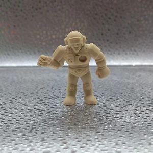 M.U.S.C.L.E Figure Kinnikuman #141 Iron Command Beige Kinkeshi 1980s - Picture 1 of 4