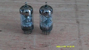 2 tubos de vacío ECF82/6U8 vintage años 60, placas grises cortas halo getters, probados - Imagen 1 de 5
