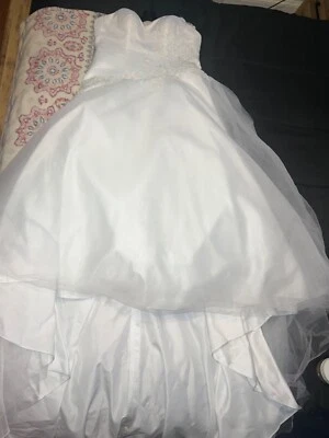 White Embroidered and Beaded Wedding Gown For Women - Image 1 of 3