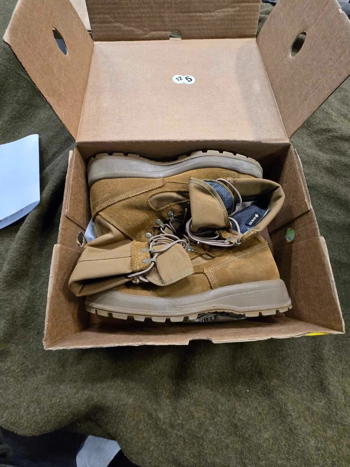 NUEVAS en la caja botas de combate ejército de Estados Unidos talla 12 W Foto 1 de 1