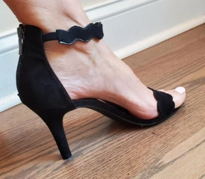Sandals Women size 9 black Faux Suede Open Toe  Worthington stiletto high heel - Picture 1 of 8