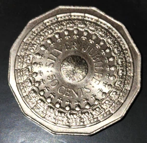 Circulated Australian 50c Fifty cent coin💰1977💰SILVER JUBILEE💰Rare Near Mint - Picture 1 of 4