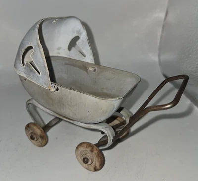 Cochecito de bebé Wyandotte vintage muñeca cochecito juguete de acero prensado ruedas de madera años 30 Foto 1 de 4