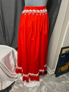Delantal largo vintage hecho a mano rojo con encaje blanco - Imagen 1 de 4