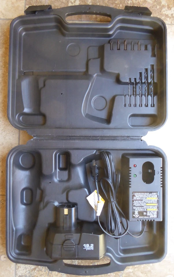 CAMPBELL HAUSFELD 19.2V DC BATTERY PACK & CHARGER & DRILL CARRY CASE - Image 1 of 4