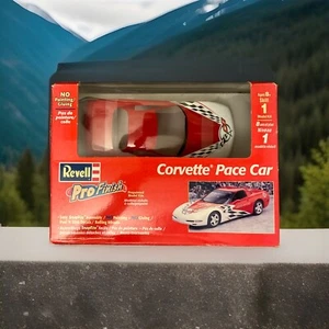 Revell 1:25 Scale Pro Finish 2000 Corvette Le Mans Pace Car Boxed Model Car - Picture 1 of 6