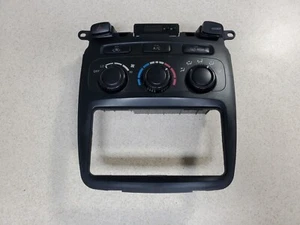 2001-2007 Toyota Highlander Manual AC Climate Control Dash Bezel 84010-48091 - Picture 1 of 6