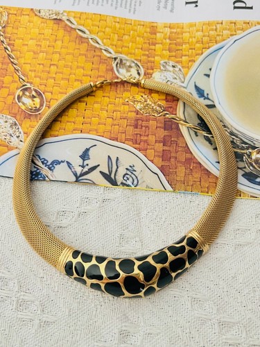 Collana grossa Omega Christian Dior vintage 1980 leopardo nero maglia larga intrecciata