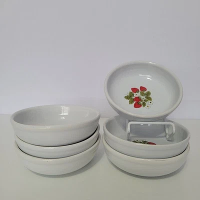 Set of 6 Vintage McCoy Strawberry Country 1413 Salad /Dessert Bowls 6.5" USA - Image 1 of 4