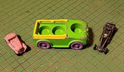 3 JUGUETES TOOTSIE VINTAGE: 1967 VERDE, AMARILLO Y PÚRPURA, DRAGSTER NEGRO, PINK CHIC Foto 1 de 4