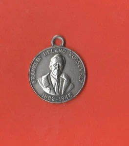 VINTAGE FRANKLIN DELANO ROOSEVELT 1882-1945 LITTLE WHITE HOUSE KEYCHAIN FOB - Picture 1 of 2