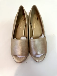 Aerosoles Women's Wedge Pump Gold Suede, Size 5M - Picture 1 of 9