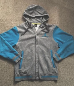 Nike Air Jordan Varsity Sudadera Chaqueta Para Hombres Mediana Gris Azul Sudadera con Capucha Y2K Retro - Imagen 1 de 5