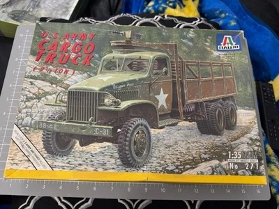 Camión de carga Italeri #271 vintage del ejército de Estados Unidos (2 1/2 toneladas) 1:35 caja abierta Foto 1 de 4