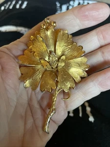 Spilla vintage firmata HOBE tono oro fiore intagliato a strati GRANDE spilla 3" - Foto 1 di 8