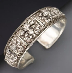 Antique Repousse Silver Cuff 8 Buddhist Auspicious Symbols Ashtamangala Tibetan - Picture 1 of 12