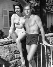 MODEL AND ACTRESS JEANNE CARMEN WITH LEX BARKER - 8X10 PUBLICITY PHOTO (SP368)