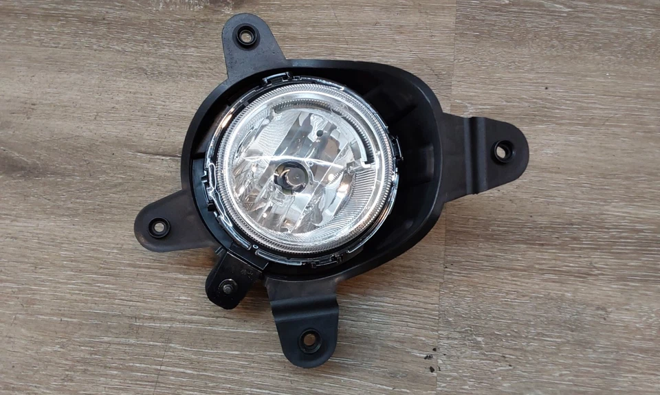 2007-2009 KIA SPECTRA RIGHT FOG LAMP ASSY OEM 92202-1L0 - Image 1 of 4