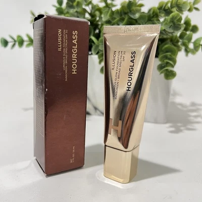 Base Hourglass Illusion Luminous Glow - 15 - 1.1FL.OZ/35mL - Imagem 1 de 4