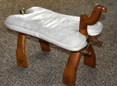 Sillín acolchado vintage turco cabeza de camello pomo taburete reposapiés Foto 1 de 4