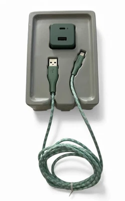 Cargador de pared de 2 puertos 4 amperios/20 W USB-C y 5 W USB-A (con cable de iluminación a USB-A de 6') Foto 1 de 4