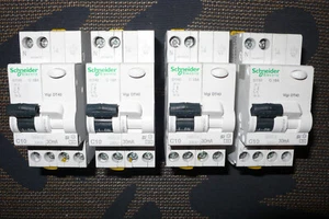 DISJONCTEUR DIFFERENTIEL SCHNEIDER ELECTRIC 10A 30mA TYPE A, SI, 10AMPERES - Picture 1 of 6