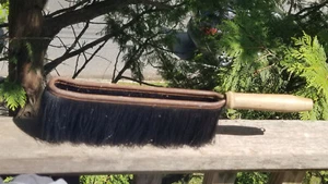 ANTICA SPAZZOLA PER PULIZIA SPOLVERINO IN METALLO E LEGNO - Foto 1 di 16