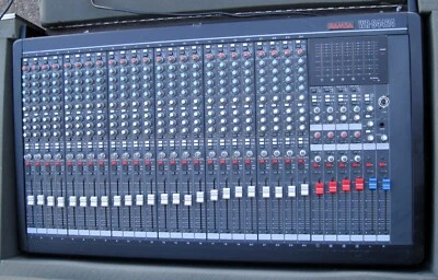 Consola de mezcla de audio Panasonic Ramsa WR-S4424 + estuche de carretera Foto 1 de 4